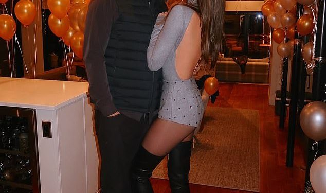 Golf zvijezda Dustin Johnson tulumari sa zadivljujućom suprugom Paulinom Gretzky na blještavom dočeku Nove godine