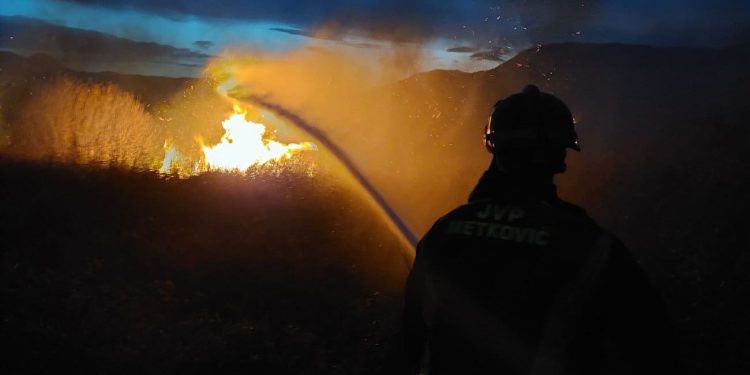 Gori kuća u Dalmaciji. Zapovjednik: Srećom, nema ni ozlijeđenih