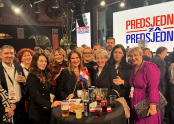 Grad − SDP-ova kandidatkinja za gradonačelnicu Anita Bonačić Obradović rezultate prati u Milanovićevom stožeru u Zagrebu
