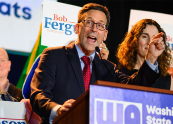 Guverner Washingtona naredio da se zastave postave uz puno osoblje za Trumpovu inauguraciju unatoč razdoblju žalosti za Jimmyjem Carterom