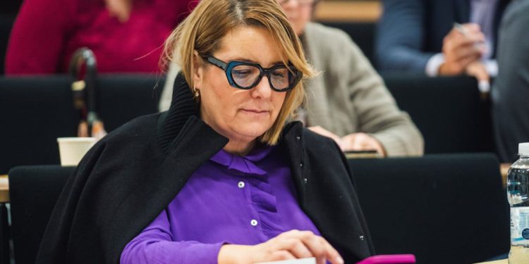 HDZ-ovka iz Dalmacije u saboru ispričala vic: “Prelaze slon i miš po mostu…”