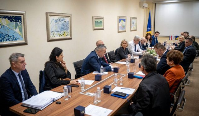 HNS DONIO ZAKLJUČAK Dragan Čović mora razgovarati s Marijom Buhač i naći rješenje za prosvjetare