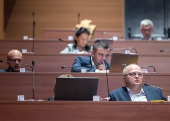 RUB GLADI Mostovci u Saboru: Milijun umirovljenika prima manje od petsto eura mjesečno | NACIONAL.HR