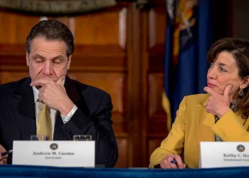 Haos u podzemnoj željeznici potaknuo je Cuoma da potakne ukidanje novog poreza na vožnju u New Yorku