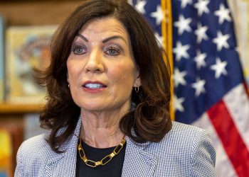 Hochul naređuje da se zastave podignu za Trumpovu inauguraciju unatoč trenutačnom razdoblju žalosti za Jimmyjem Carterom