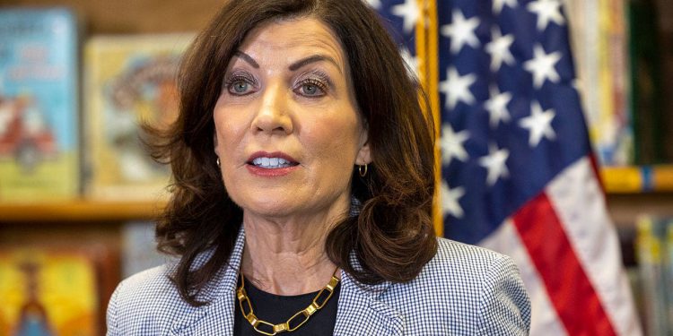 Hochul naređuje da se zastave podignu za Trumpovu inauguraciju unatoč trenutačnom razdoblju žalosti za Jimmyjem Carterom