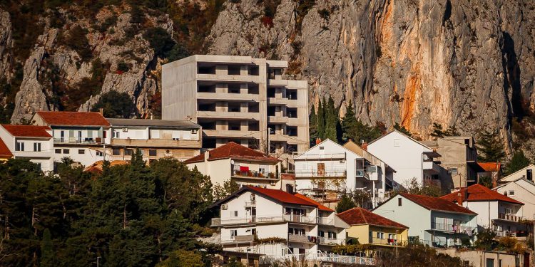 IZA REŠETAKA Zbog nezakonitosti u izgradnji “imotskog towera” pritvoren referent Marijan Puljiz | NACIONAL.HR