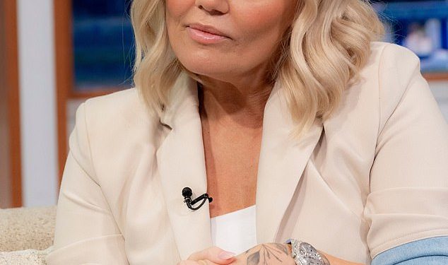 Internetski modni posao Kerry Katona ‘službeno zatvoren’ – u novom udaru nakon što je prvi Božić proveo bez bivšeg zaručnika Ryana Mahoneyja