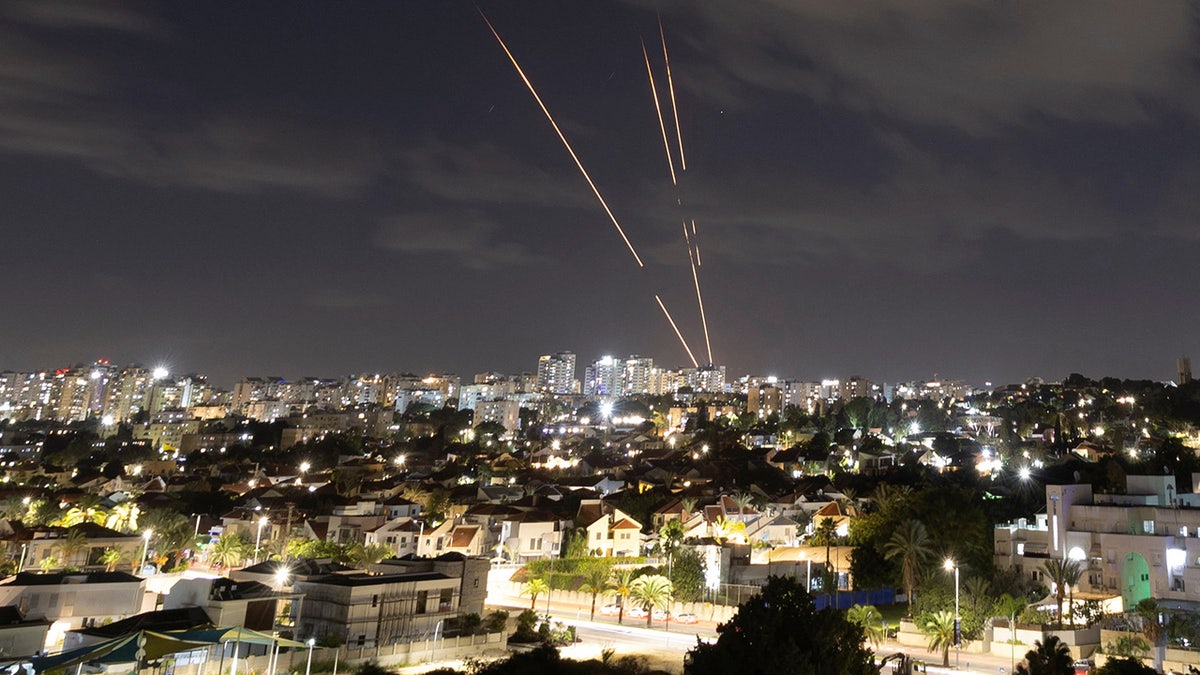 Izraelski proturaketni sustav Iron Dome presreće rakete