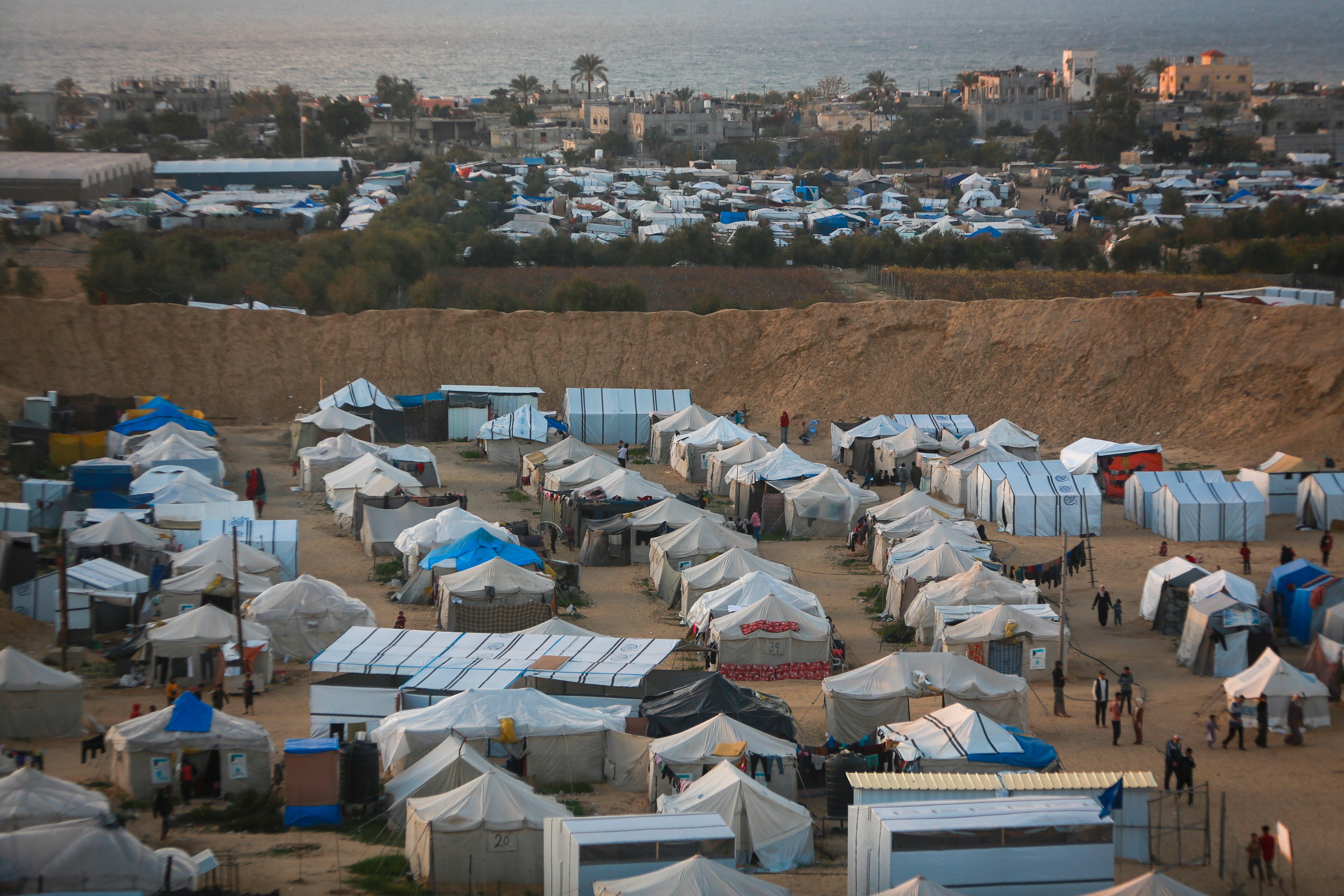 Šatorski kamp Mawasi za raseljene Palestince u Khan Younisu, središnji pojas Gaze