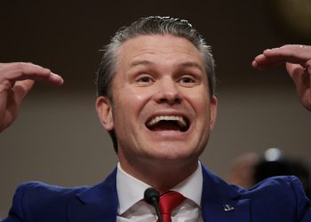 JD Vance stiže u Senat kako bi razbio noktera Pete Hegseth Tie na glasanju za obranu