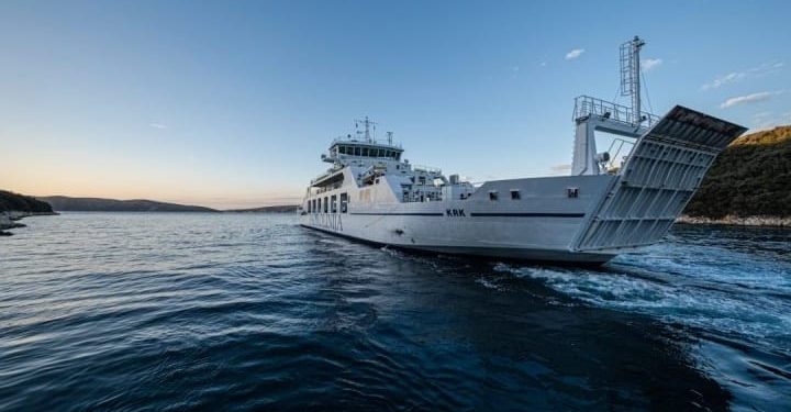 Jadrolinija svim zaposlenicima podiže plaće za 130 eura bruto