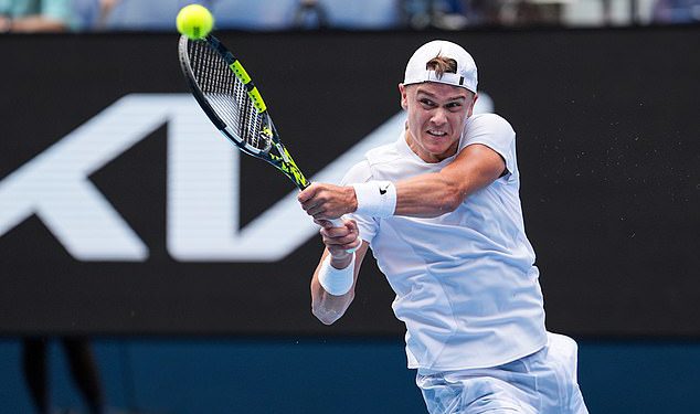 Jannik Sinner ‘izgleda kao zombi’ i zahtijeva 11-MINUTNU liječničku intervenciju tijekom zdravstvenog straha na Australian Openu