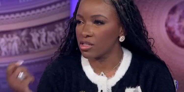 Jasmine Crockett optužuje Nancy Mace za iskorištavanje trans zajednice za povećanje blagajne kampanje nakon žestokog sukoba