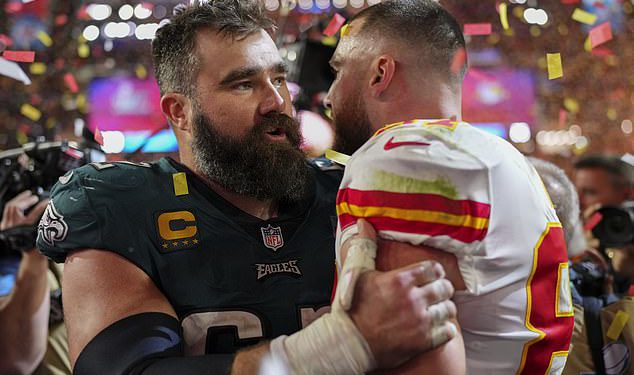 Jason Kelce otkriva koga će navijati kad njegovi voljeni orlovi preuzmu brata Travisa i poglavara