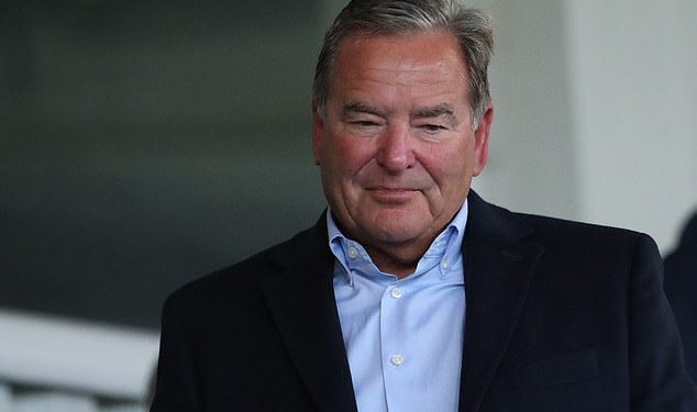 Jeff Stelling otvorio je kćerinu “srceparajuću” bitku s anoreksijom dok TV voditelj Sky Sportsa kritikuje vladu zbog nedostatka sredstava za to stanje: “Nacionalna sramota”