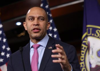 Jeffries tvrdi da ‘nema poricatelja izbora’ među demokratima unatoč ‘nelegitimnim’ izjavama iz 2016. kada je Trump pobijedio