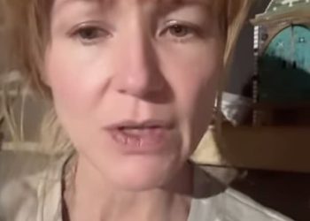 Jewel se ispričava svojim dugogodišnjim obožavateljima zbog nastupa za Roberta F. Kennedyja na inauguracijskom balu