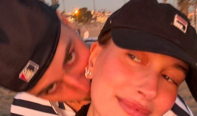 Justin Bieber prekinuo je šutnju nakon što je ‘prestao pratiti’ svoju suprugu Hailey usred straha obožavatelja za zvijezdu kada je učinio isto jednom od članova njezine obitelji i podijelio bong snimku