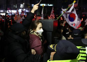 Južnokorejci upali u sud dok je predsjedniku produljen pritvor (VIDEO) — RT World News