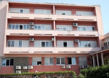 KOMENTAR Klime uređaji više ne mogu po zgradama, ali se zato legaliziraju ružne bespravne kuće