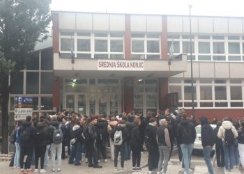 KONJIC Učenici srednje škole prosvjeduju zbog zaključavanja vrata i preopširnog gradiva