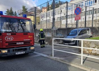 Kad ovako parkirate auto igrate se s ljudskim životima!