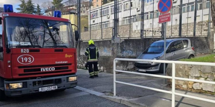 Kad ovako parkirate auto igrate se s ljudskim životima!