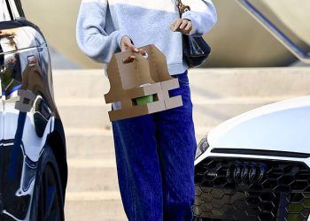 Kaia Gerber se smiješi na matcha utrci u LA-u usred prekida s Austinom Butlerom