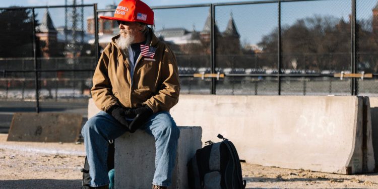 Kako se druga Trumpova inauguracija preselila u zatvorene prostore, čak su i Ponosni dečki ostali na hladnoći