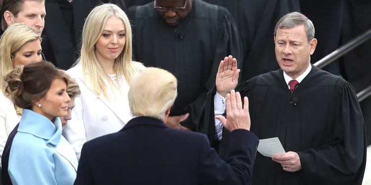 Kape, ogrtači, Biblije: Vrhovni sud i inauguracija