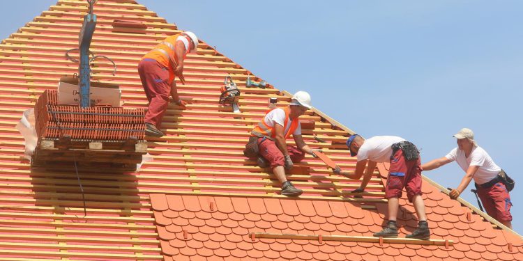 I DALJE NIŽE OD PROSJEKA Plaće u graditeljstvu rastu od devet do 17 posto | NACIONAL.HR