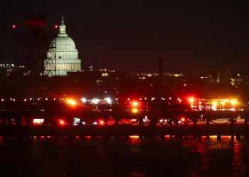 Karta prikazuje gdje se let American Airlinesa srušio s vojnim helikopterom