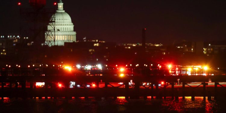 Karta prikazuje gdje se let American Airlinesa srušio s vojnim helikopterom