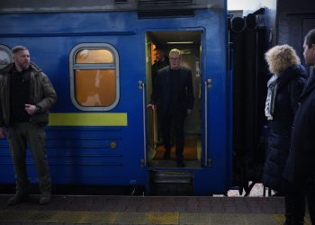 Keir Starmer stiže u iznenadni posjet Ukrajini kako bi potpisao ‘100-godišnje partnerstvo’ sa Zelenskim