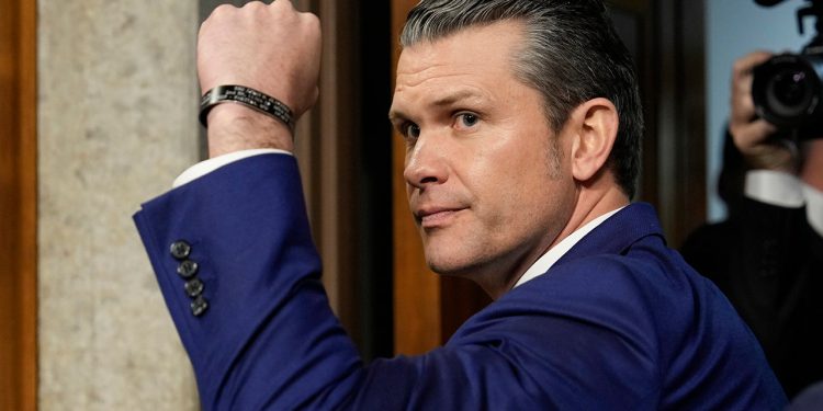 Ključni predsjednik Senata kritizira ‘anonimne izvore sa skrivenim motivima’, stoji uz nominaciju Hegsetha