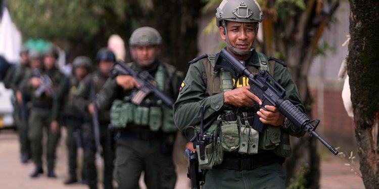 Kolumbijski predsjednik Dekreće hitne moći za vraćanje reda u regiji Coca omotana pobunjeničkim borbama