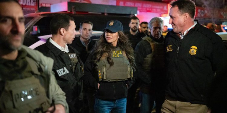 Kristi Noem kaže da je NYC sigurniji nakon uhićenja zločinačkih ilegalnih imigranata