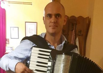 LJUBITELJ LAKIH NOTA Dabro na Fejsu: Harmoniko moja, suzom nakvašena. Ovaj svijet je lažan… | NACIONAL.HR