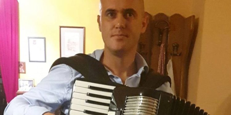 LJUBITELJ LAKIH NOTA Dabro na Fejsu: Harmoniko moja, suzom nakvašena. Ovaj svijet je lažan… | NACIONAL.HR