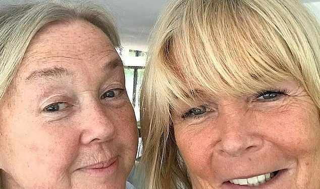 Linda Robson prekinula je šutnju o dijagnozi demencije Pauline Quirke, kolegice i ‘najbolje prijateljice’ iz serije Ptice od perja, srcedrapajućom izjavom