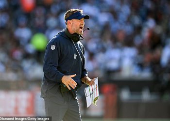 Ljutiti navijači Dallas Cowboysa obećali su ‘bojkot’ momčadi i osudili Jerryja Jonesa zbog imenovanja Briana Schottenheimera za glavnog trenera