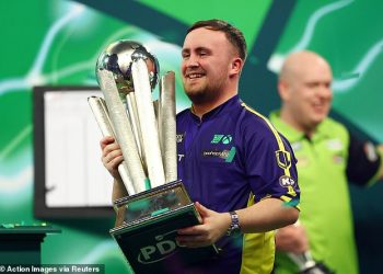 Luke Litter zapalio je društvene medije suludom navikom tijekom pobjede nad Michaelom Van Gerwenom na Svjetskom prvenstvu u pikadu dok memei preplavljuju