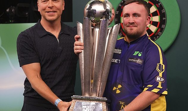 Lukeu Littleru trofej Sid Waddell uručio je ambasador raka prostate Sir Chris Hoy, a pozdravio ga je premijer Sir Keir Starmer nakon što je pobijedio Michaela van Gerwena i osvojio Svjetsko prvenstvo u pikadu