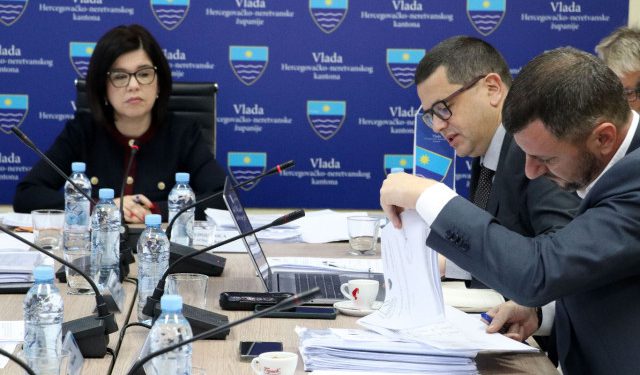 MEDIJI PO MJERI VLADE HNŽ Evo kome je u netransparentnom procesu dodijeljeno 121.000 KM našeg novca