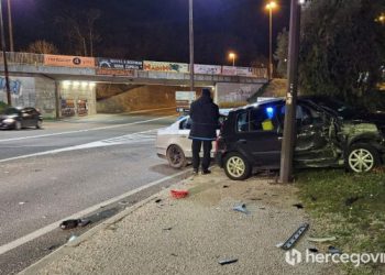 MOSTAR Sudar dva automobila na sreću prošao bez ozlijeđenih osoba