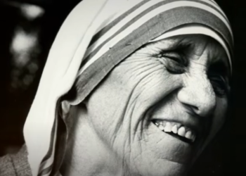 Majka Terezija otkriva tajnu savršene molitve: ‘Sada molim ovako’