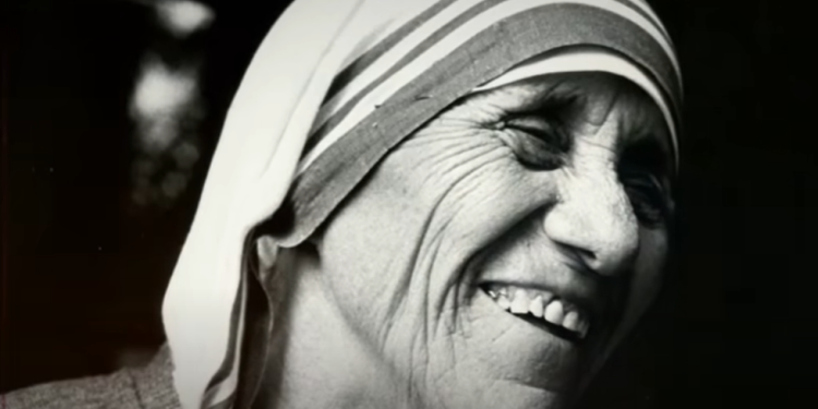 Majka Terezija otkriva tajnu savršene molitve: ‘Sada molim ovako’