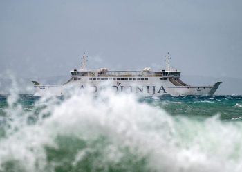 Mali Bračani proveli su noć na trajektu: “Bilo je zabavno, ali ipak nam fali kuća”