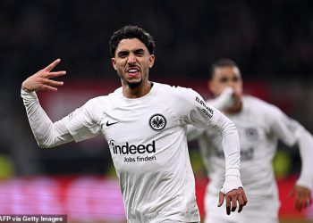 Man City nastoji finalizirati £67m vrijedan ugovor s napadačem Eintracht Frankfurta Omarom Marmoushom, a ekipa Pepa Guardiole spremna je potrošiti više od £100m u ovom prijelaznom roku